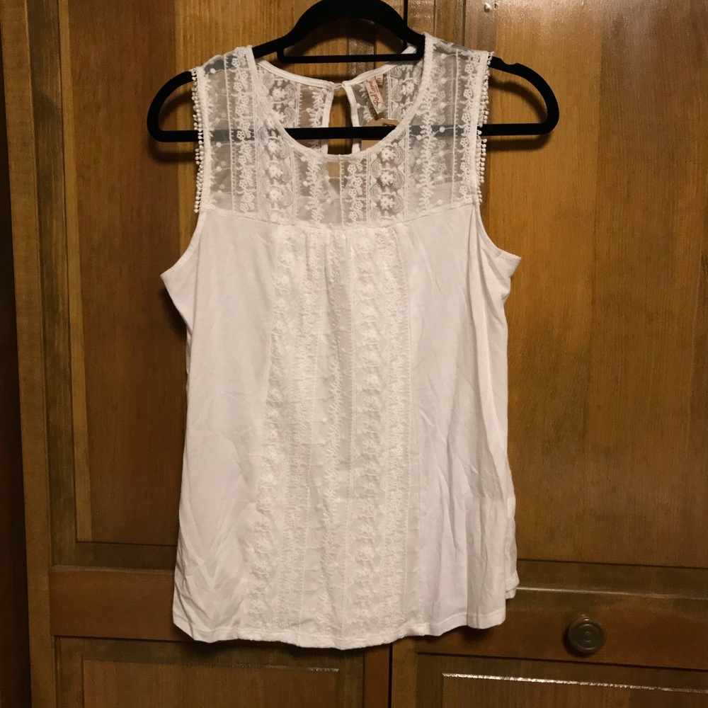 BNWT Super Cute Red Camel White Top